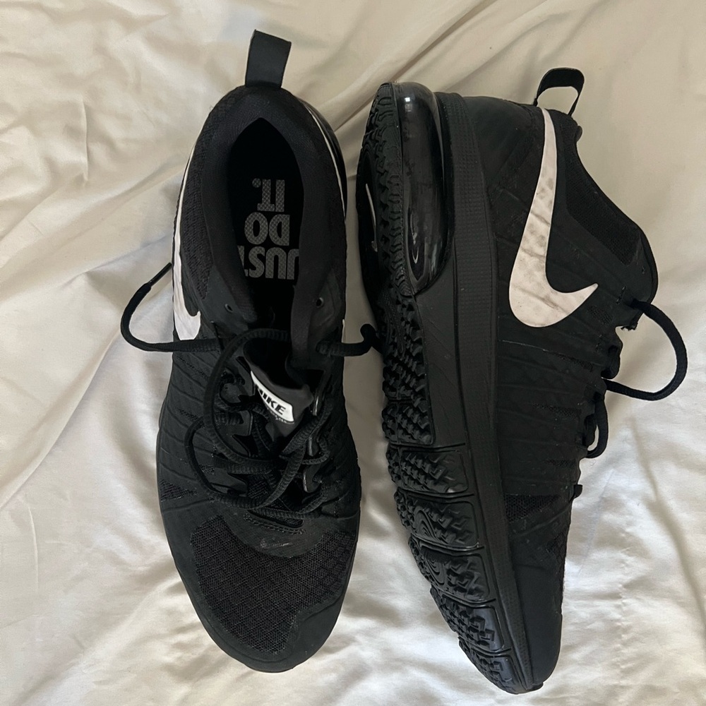 Nike Men's Black and White Sneakers Air Max TR1 180